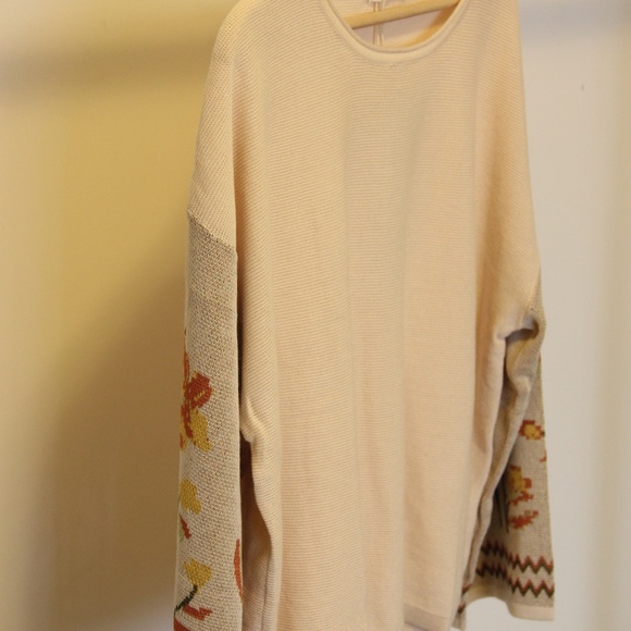 Asian Sizing- Floral Flounce Sleeve Sweater - Picture 7 of 8